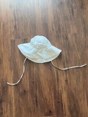 Ruffle Butts White Sun Hat with Chin Ties - J